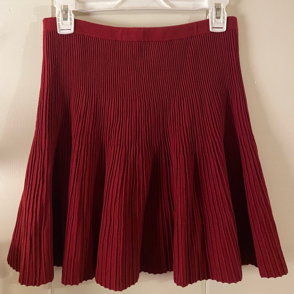 MODA super stretchy maroon pleated a line skirt size M